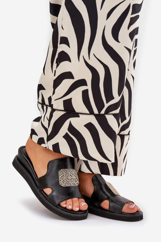 Mustad naiste sussid ornamentidega... Mustad naiste sussid ornamentidega...