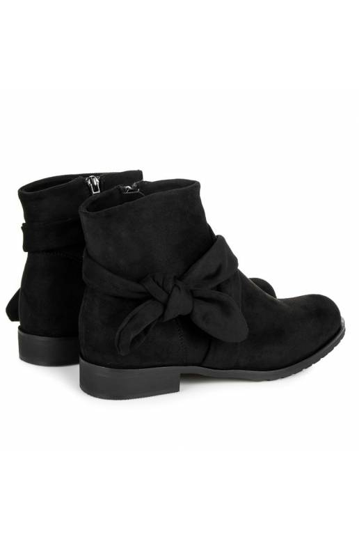 Kunstlikust sametist mustad saapad...