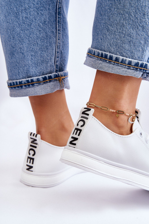 Klassikalised spordijalatsid valget värvi Ville Klassikalised spordijalatsid valget värvi Ville