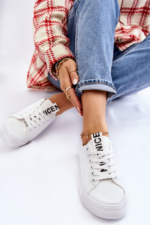 Klassikalised spordijalatsid valget värvi Ville Klassikalised spordijalatsid valget värvi Ville