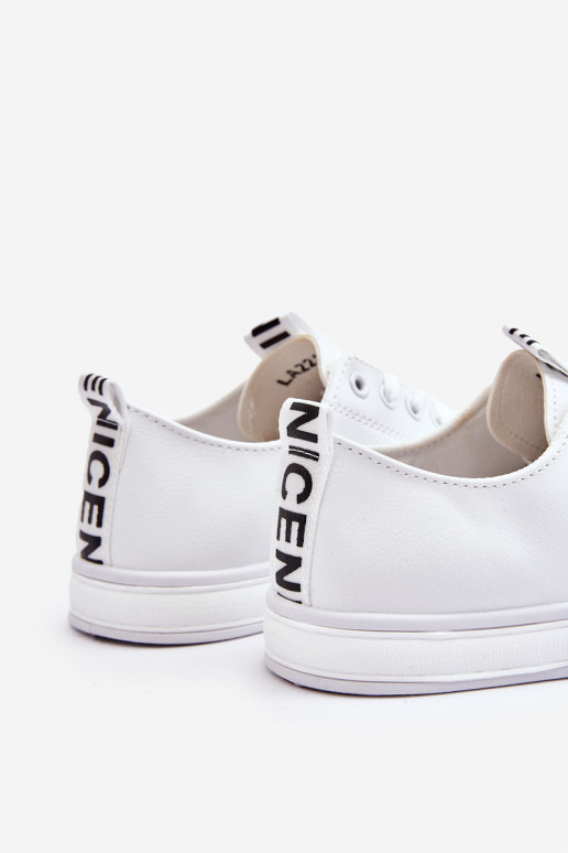 Klassikalised spordijalatsid valget värvi Ville Klassikalised spordijalatsid valget värvi Ville