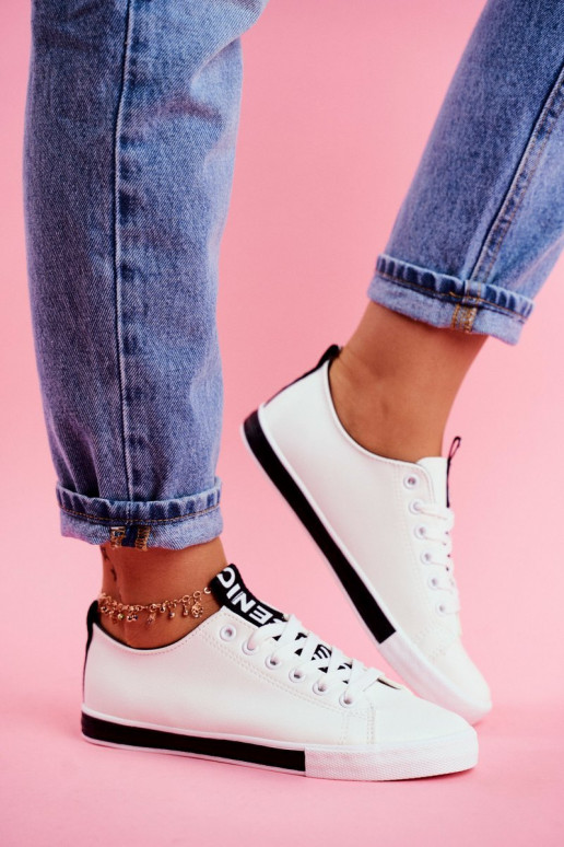 Klassikalised spordijalatsid Must Ville Klassikalised spordijalatsid Must Ville