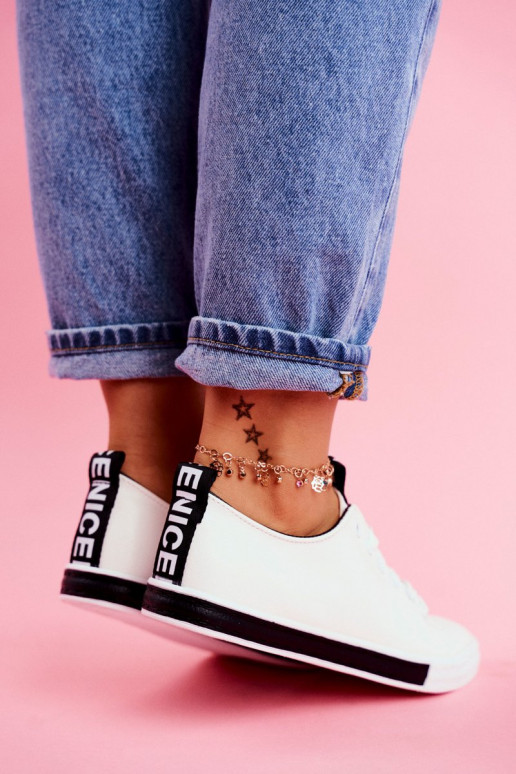 Klassikalised spordijalatsid Must Ville Klassikalised spordijalatsid Must Ville