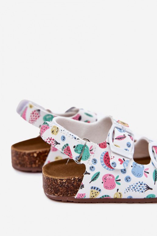 Laste sandaalid  neetide ja pandlaga Owoce valget värvi Thessa Laste sandaalid  neetide ja pandlaga Owoce valget värvi Thessa