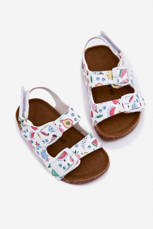 Laste sandaalid  neetide ja pandlaga Owoce valget värvi Thessa Laste sandaalid  neetide ja pandlaga Owoce valget värvi Thessa