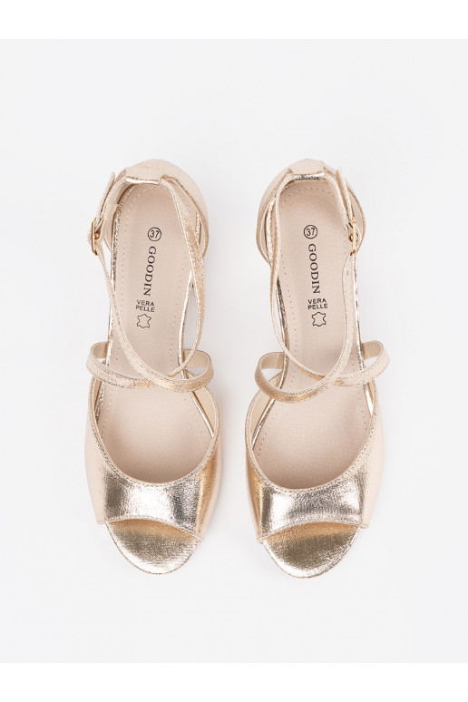 Kuldset värvi kingad  Kuldset värvi kingad