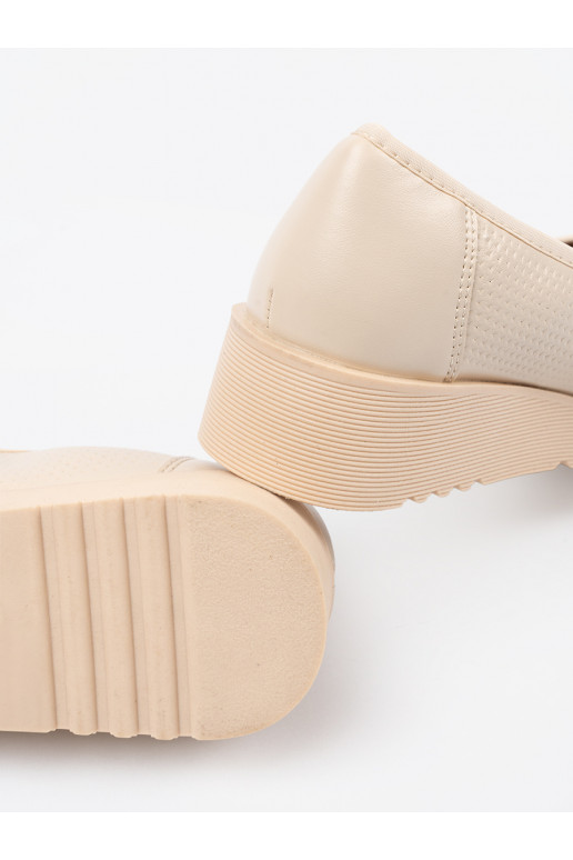 jalatsid  z ozdobną sprzączka