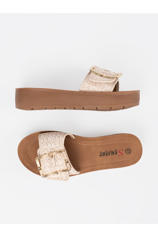 Sussid zdobione złotą klamrą