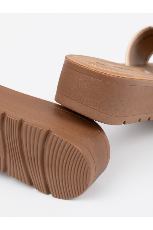 Sussid zdobione złotą klamrą