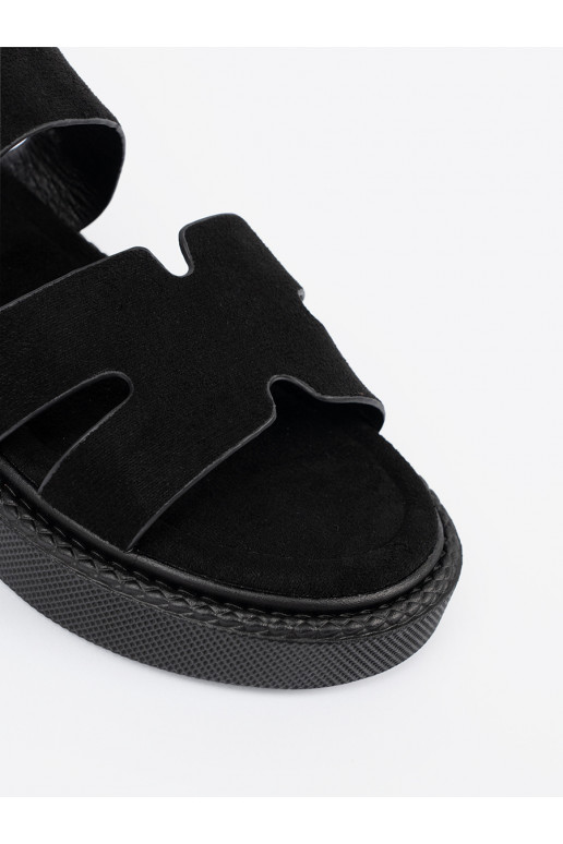 sandaalid Mustad platvormiga z wycięciami