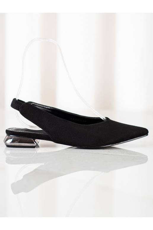 Įsispiriamo modelio juodos spalvos... Įsispiriamo modelio juodos spalvos...