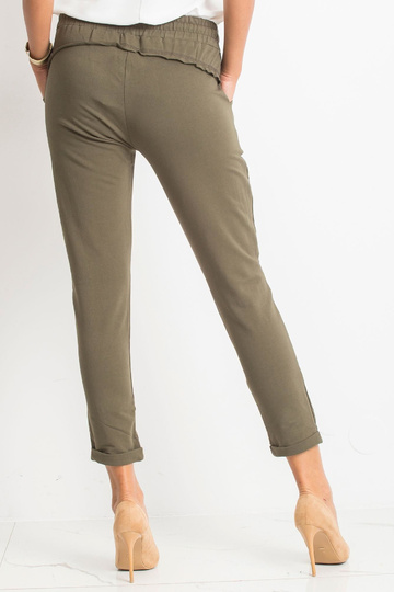 Khakivärvi püksid...