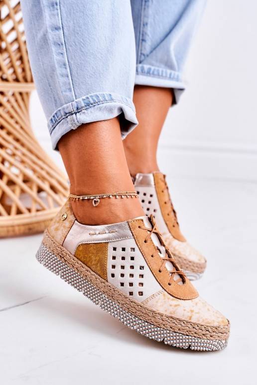 Öko-nahast kingad on kollased Öko-nahast kingad on kollased