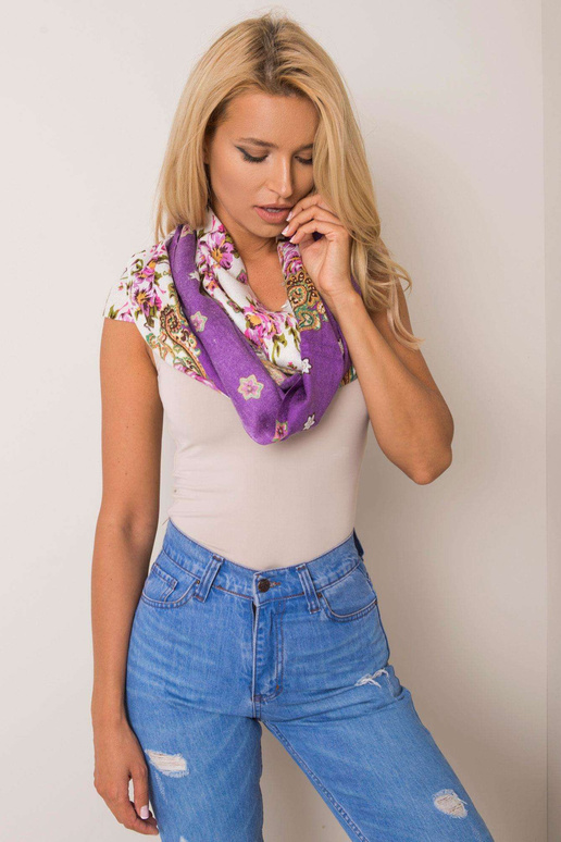 Lilla-ekru lilleline narmastega tropp