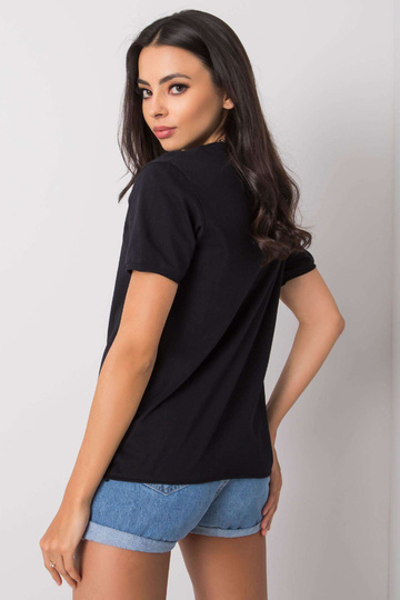 Must Benthe trükiga T-särk