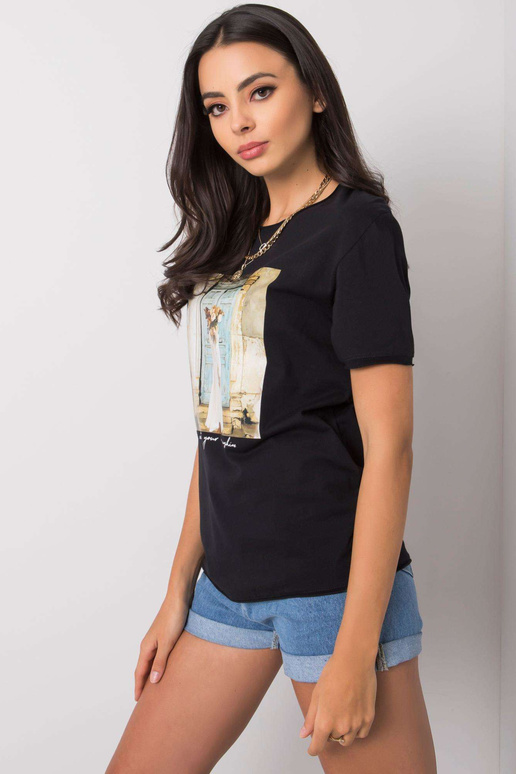 Must Benthe trükiga T-särk