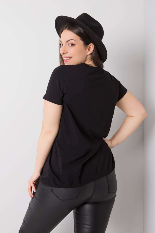 Must pluss suuruses ümara kaelusega... Must pluss suuruses ümara kaelusega...