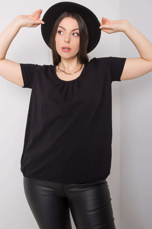 Must pluss suuruses ümara kaelusega... Must pluss suuruses ümara kaelusega...