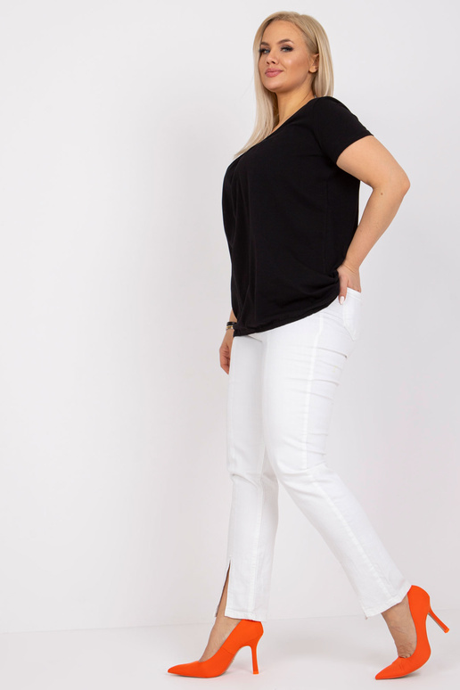 Must pluss suuruses ümara kaelusega... Must pluss suuruses ümara kaelusega...