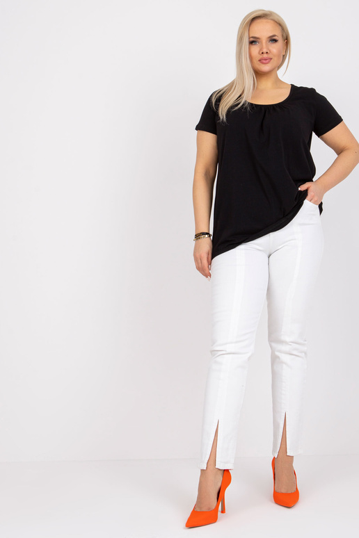 Must pluss suuruses ümara kaelusega... Must pluss suuruses ümara kaelusega...