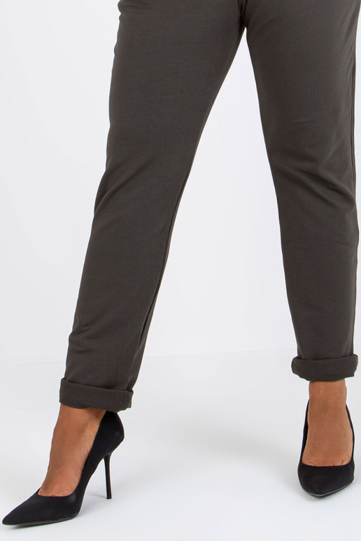 Metsikud khakivärvi pluss suuruses...