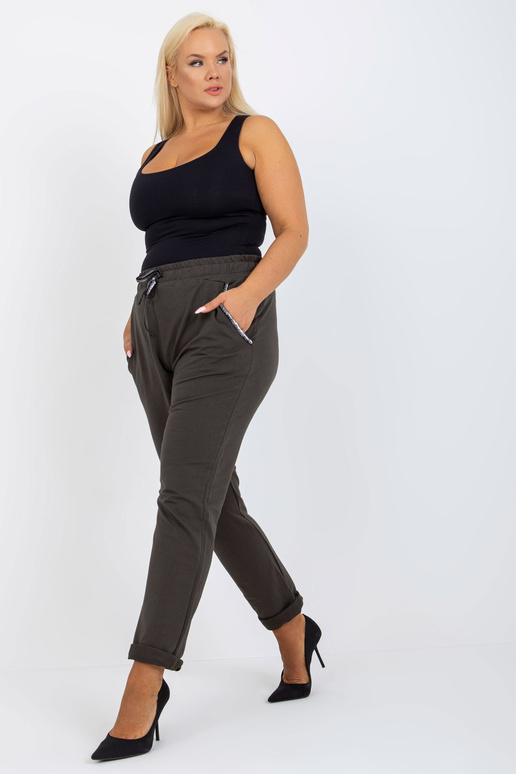 Metsikud khakivärvi pluss suuruses...