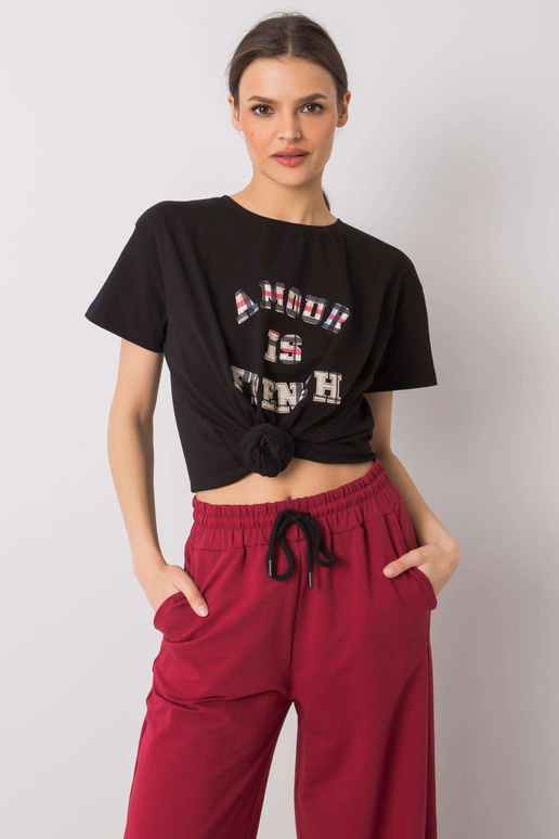 Must t-särk Elani kirjaga