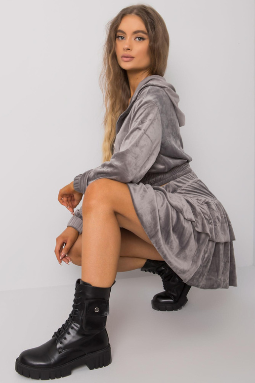 Halli veluurkomplekt seelikuga Letta