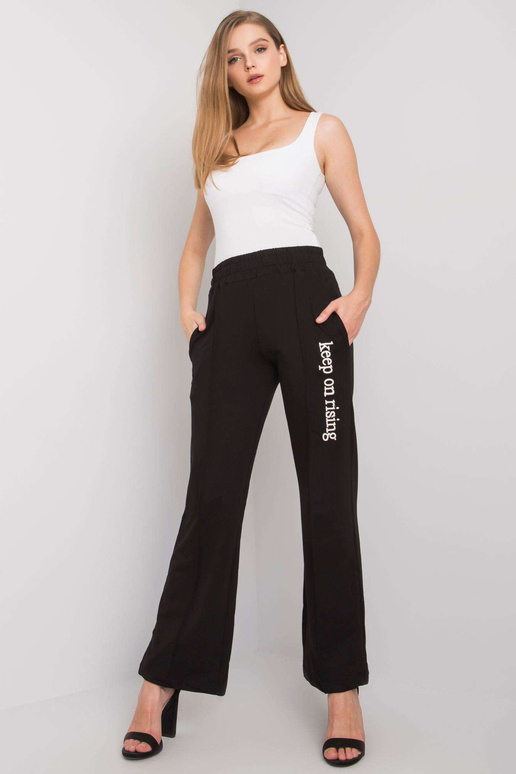 Dennise mustad sirge säärega...