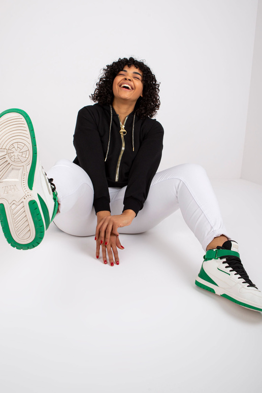 Amanda Must Suures suuruses...