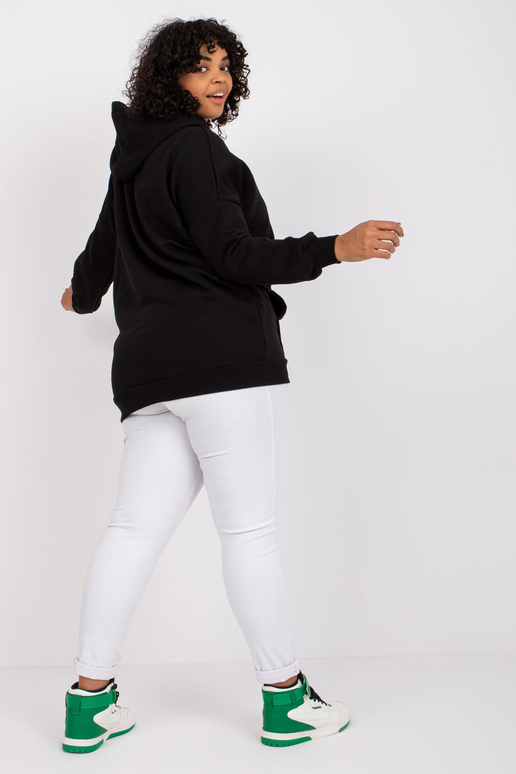 Amanda Must Suures suuruses...