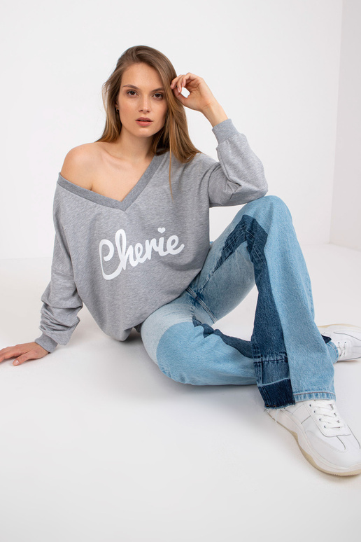 Hall ja valge oversize dressipluus...