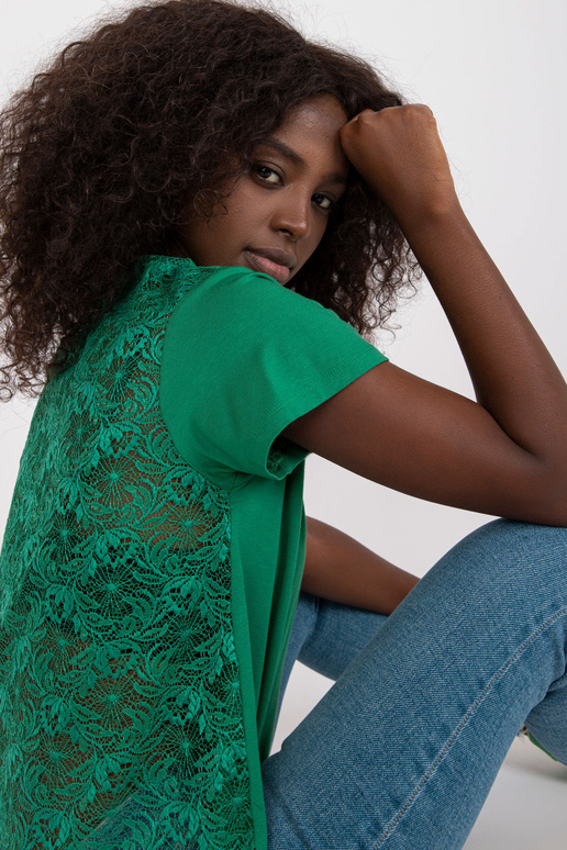 Tumeroheline avar pluus pitsseljaga