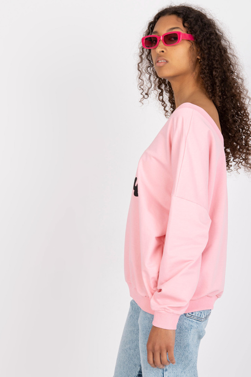 Heleroosa ja musta ülisuure mustriga...