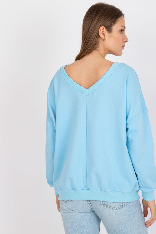 Helesinine ja valge V-kaelusega...