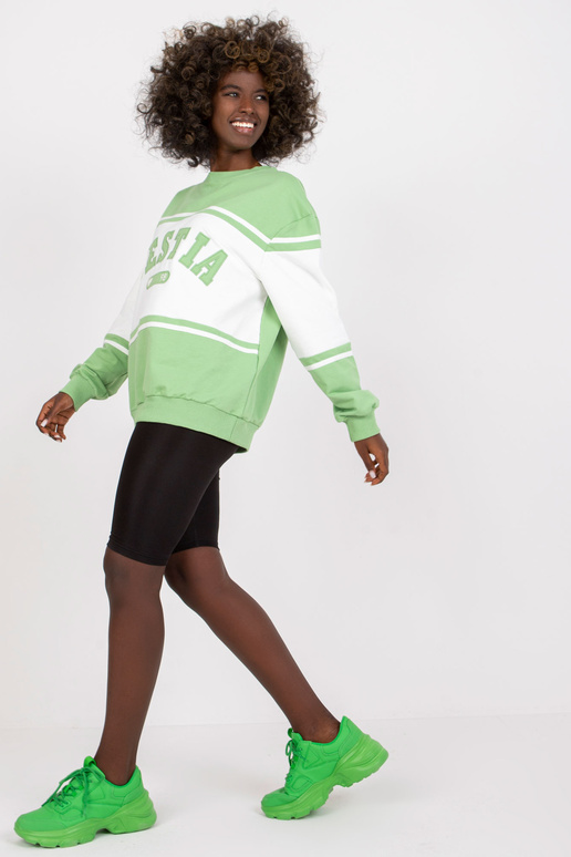 Roheline ja valge kapuutsita pikkade...