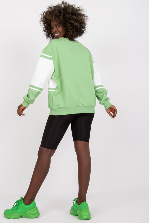 Roheline ja valge kapuutsita pikkade...