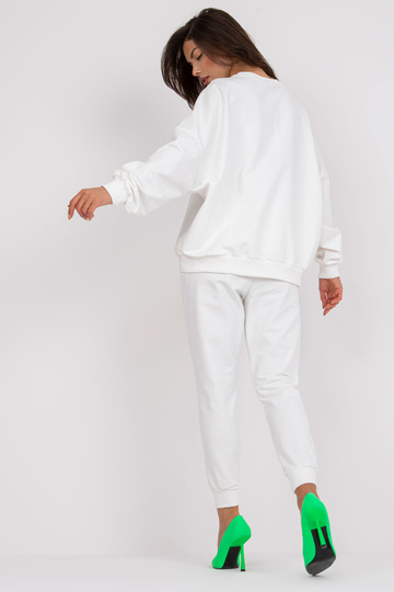 Valge kaheosaline...