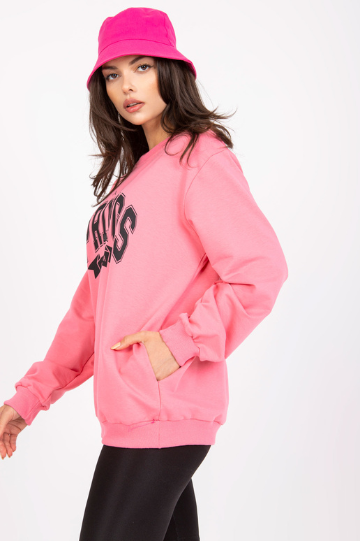 Roosa must naiste kapuutsita pikkade...