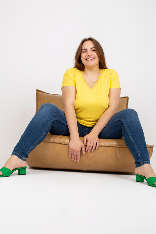 Kollane pluss-suuruses V-kaelusega...