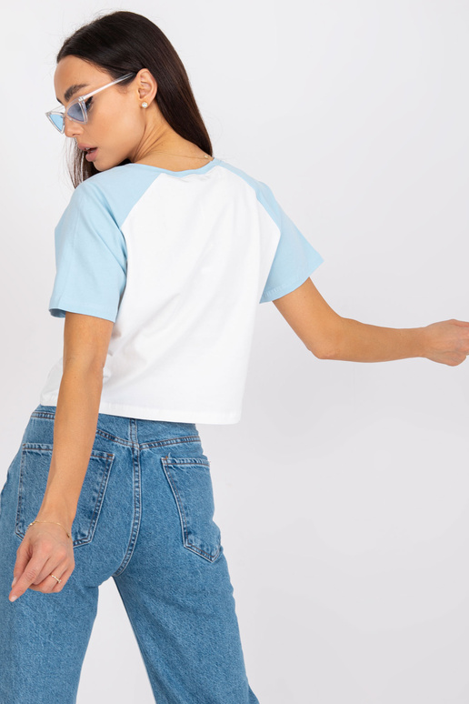 Valge ja sinise puuvillase trükiga...