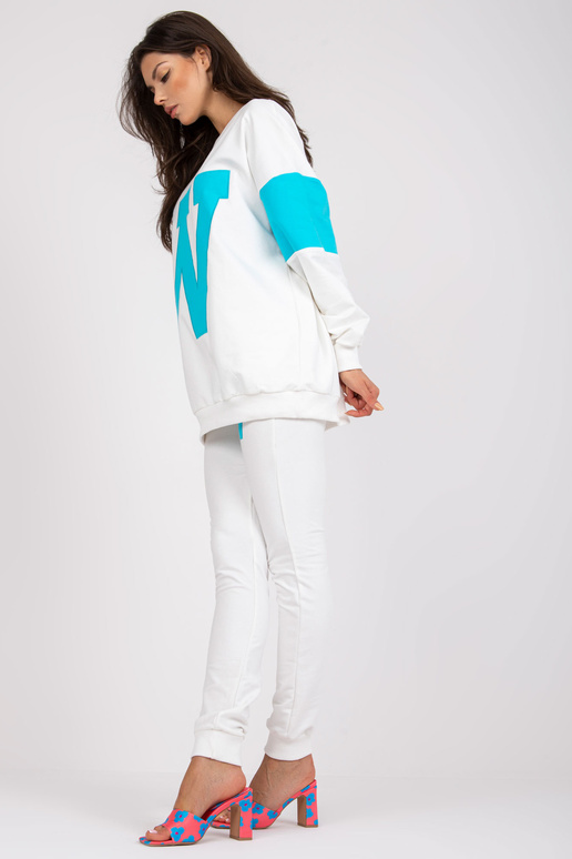 Valge ja sinine ümara kaelusega... Valge ja sinine ümara kaelusega...