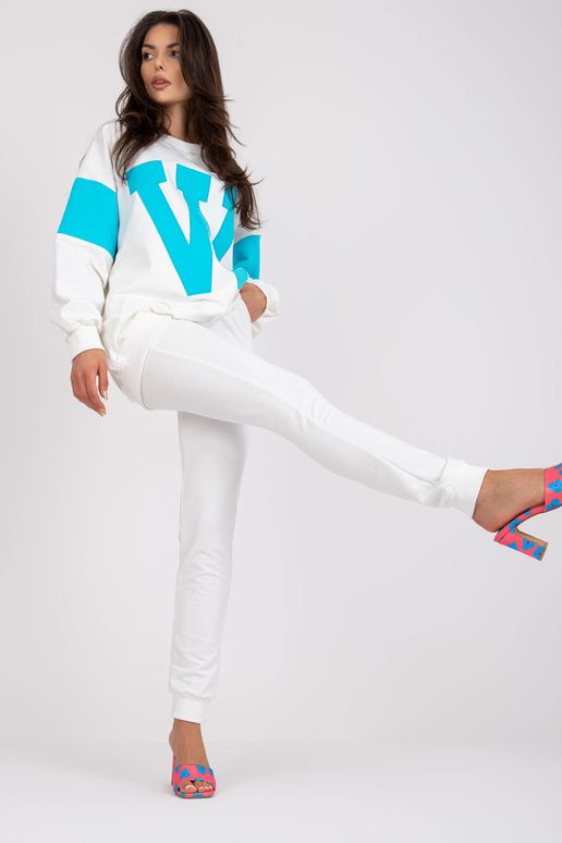 Valge ja sinine ümara kaelusega... Valge ja sinine ümara kaelusega...