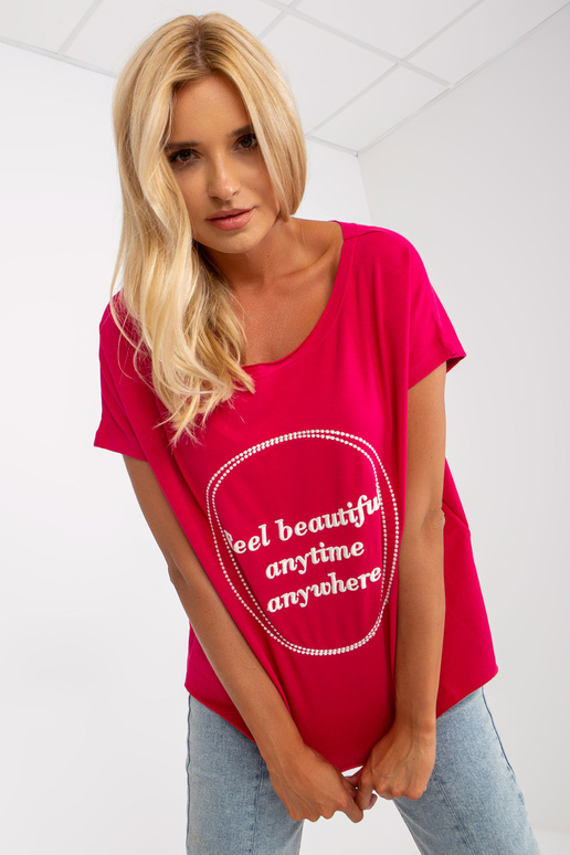 Ühes suuruses lühikeste varrukatega...