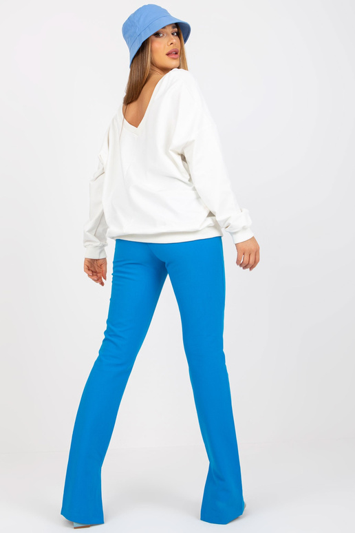 Valge ja sinine dressipluus ilma... Valge ja sinine dressipluus ilma...