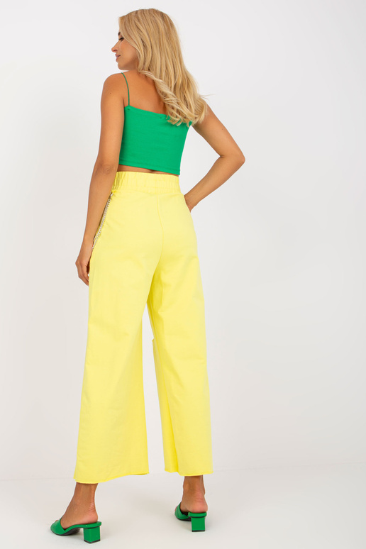 Kollased naiste laia säärega...