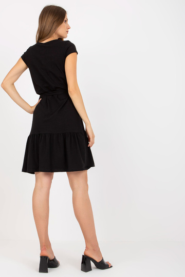 Must puuvillane põhikleit... 2