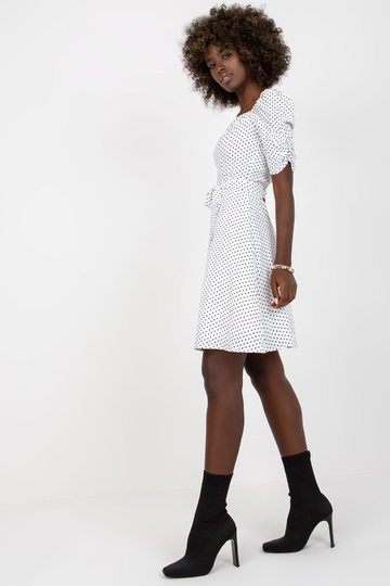 Valge täpiline volangidega...