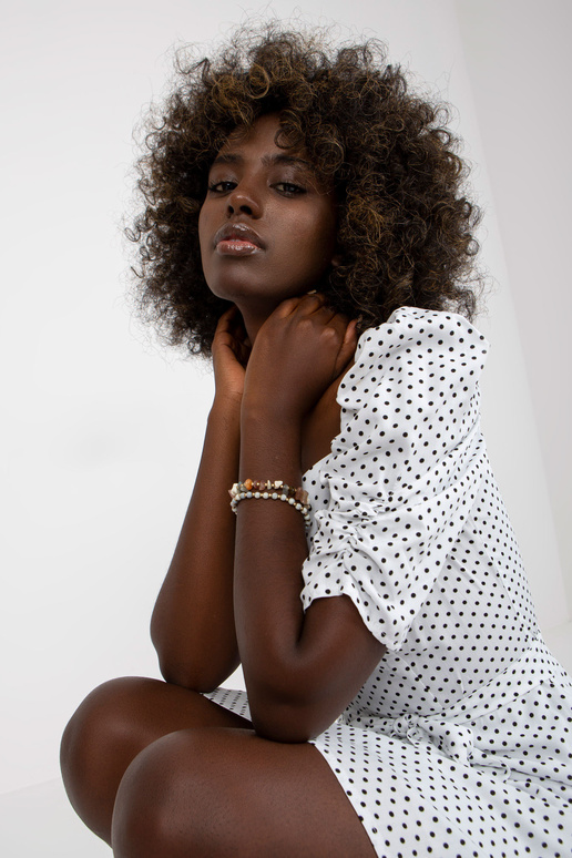 Valge täpiline volangidega... Valge täpiline volangidega...