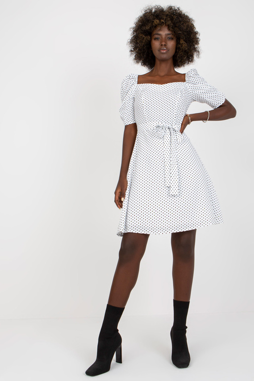 Valge täpiline volangidega... Valge täpiline volangidega...